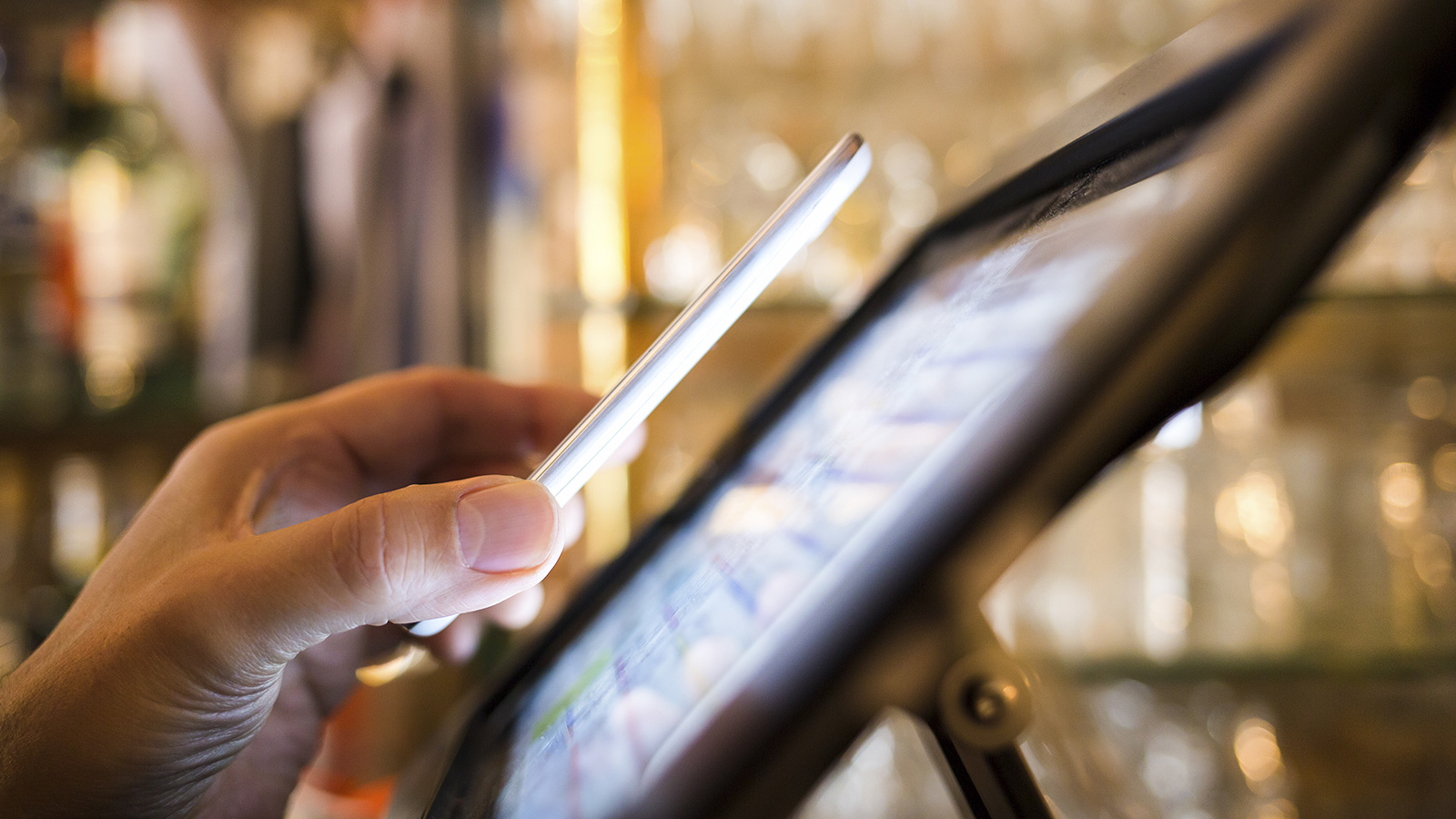 mobile-pay-hand-1600x900